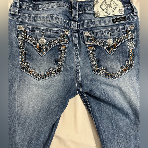 Like new Buckle Miss Me jeans - Picture 5 of 6